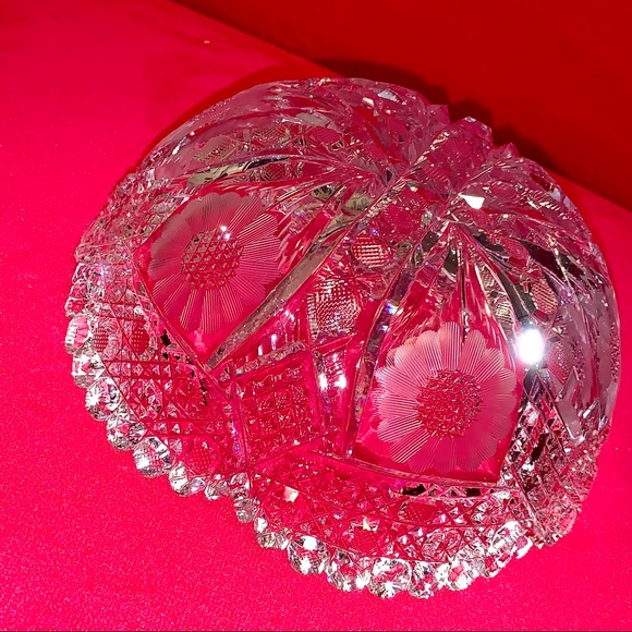 Poppy Flower Crystal Bowl Goes beyond the dining table standard. - Picture 15 of 16